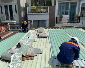 Dịch vụ thay tôn, lợp tôn, chống dột mái giá rẽ tại Hóc Môn, Tphcm