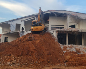 Dịch vụ đập phá tháo dỡ, đào móng nhà uy tín tại Quận 10