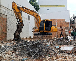 Nhà thầu đục phá tháo dỡ, đào móng công trình giá rẽ tại Nhà Bè